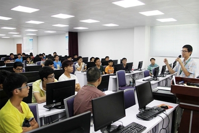 惠州學(xué)院計(jì)算機(jī)科學(xué)系旭惠信息技術(shù)創(chuàng)新中心首屆科技夏令營開營——探索信息技術(shù)，培育創(chuàng)新人才